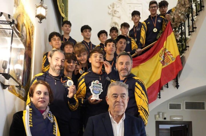 el-equipo-de-voley-de-almonte-campeon-de-españa